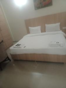 radhe krishna sarnam luxury stay