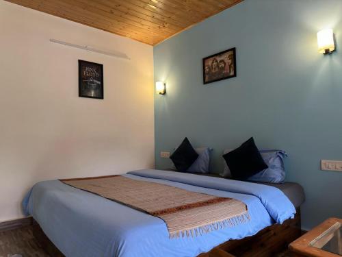 Doghari Stays - Auberge,Manu Temple Road,3 star