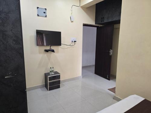 Gt Empire Hotel Near Chennai Trade Centre,No 3/81, Valluvar Salai, Sri Chaitanya School Opp, Ramupuram,2 star