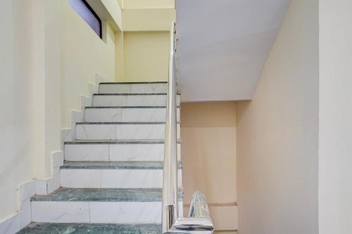 hotel o shivay inn ayodhaya bypass road