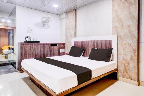super collection o lokhandwala andheri west formerly white star