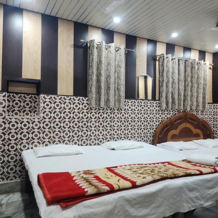 gayatri paying guest house