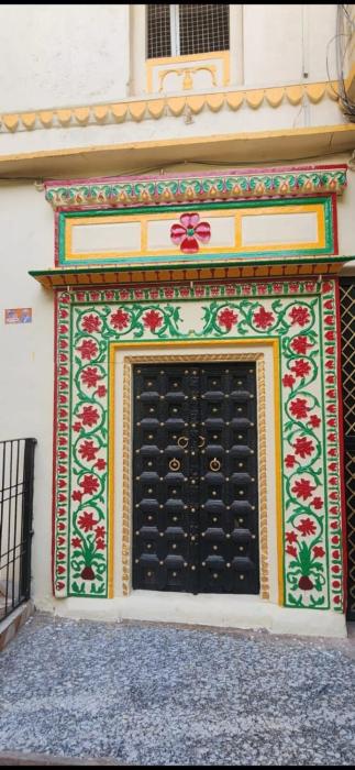 gayatri paying guest house