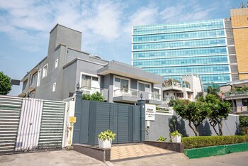 enkay residency sector 15