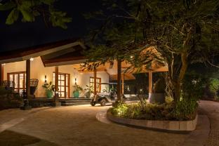 the white resort and spa pawna