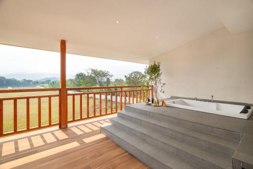 the white resort and spa pawna