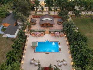 the white resort and spa pawna