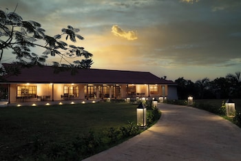 the white resort and spa pawna