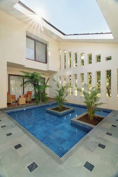 the white resort and spa pawna