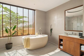 the white resort and spa pawna