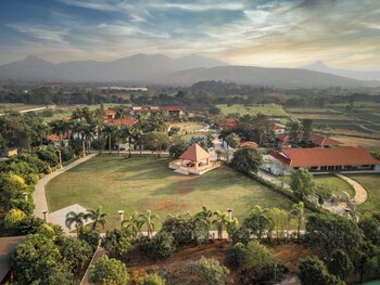 the white resort and spa pawna