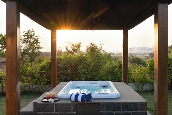 the white resort and spa pawna