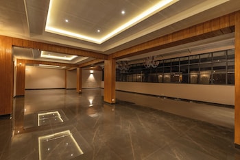 the white resort and spa pawna