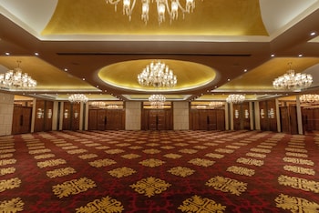 the white resort and spa pawna