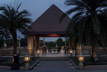 the white resort and spa pawna