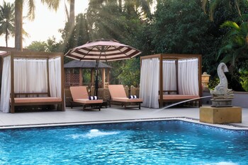 the white resort and spa pawna