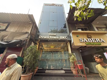 hotel downtown near us embassy