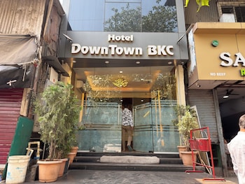 hotel downtown near us embassy