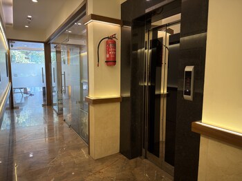 hotel downtown near us embassy