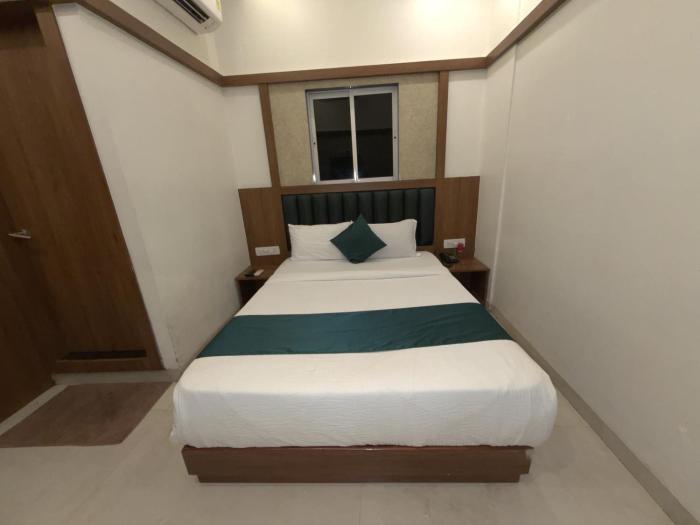 hotel downtown near us embassy