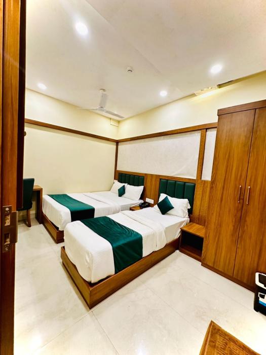 hotel downtown near us embassy