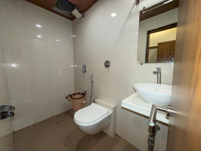 hotel downtown near us embassy