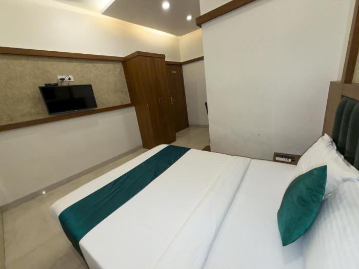 hotel downtown near us embassy