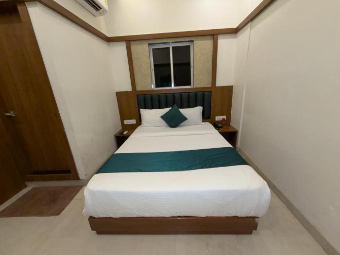 hotel downtown near us embassy