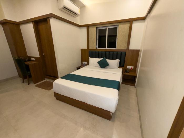 hotel downtown near us embassy