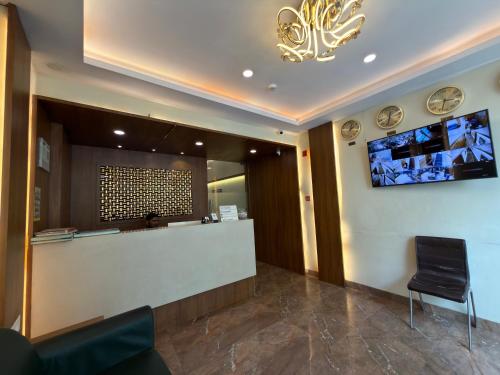 hotel downtown near us embassy