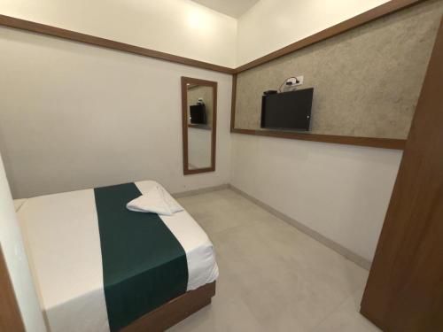 hotel downtown near us embassy