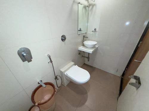 hotel downtown near us embassy