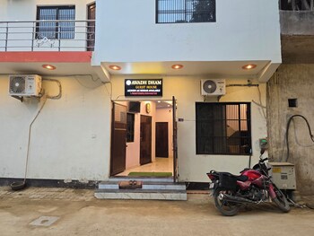 avadh dham guest house