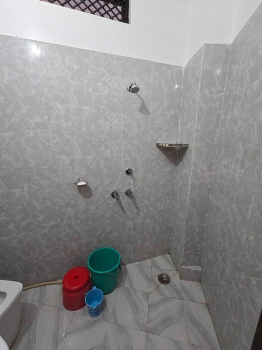 avadh dham guest house