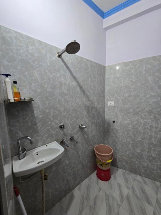 avadh dham guest house