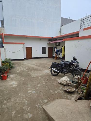 avadh dham guest house