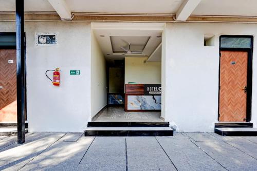 hotel o survey chowk bus terminal dehradun