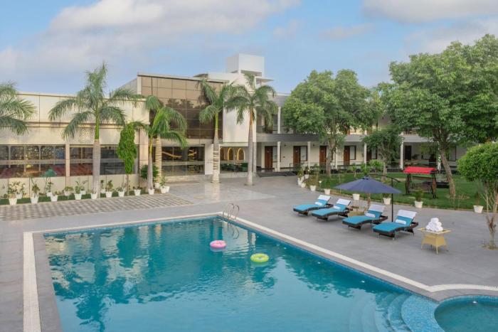 clarks inn bichpuri agra