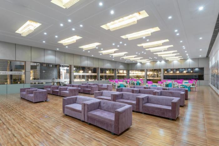 clarks inn bichpuri agra