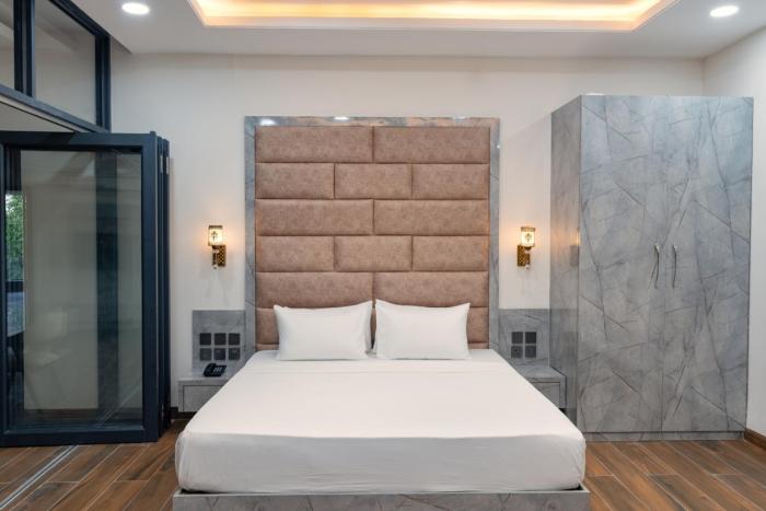 clarks inn bichpuri agra