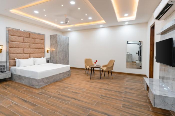 clarks inn bichpuri agra