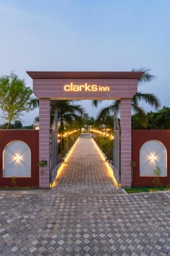clarks inn bichpuri agra