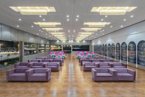 clarks inn bichpuri agra