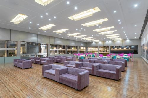 clarks inn bichpuri agra