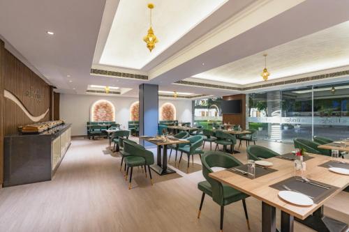 clarks inn bichpuri agra