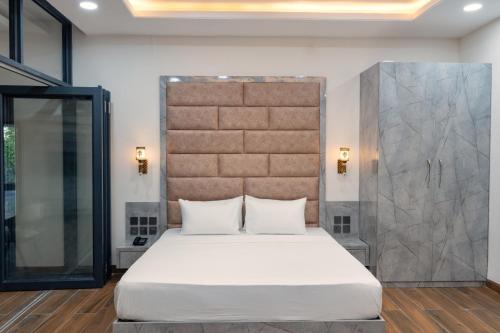 clarks inn bichpuri agra