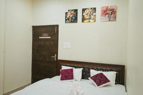 Hotel Adarsh,,3 star