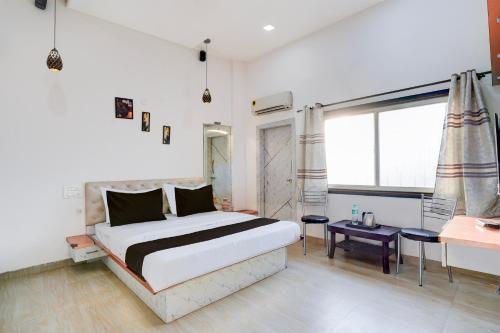 Super Collection O Alandi Bus Stand Pune Formerly Kaveri Executive Lodging,,3 star