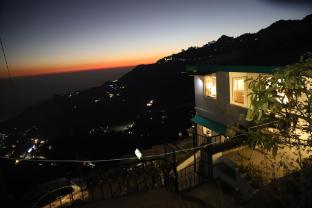 hampton villa retreat