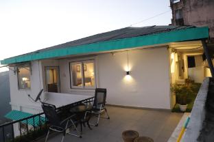 hampton villa retreat